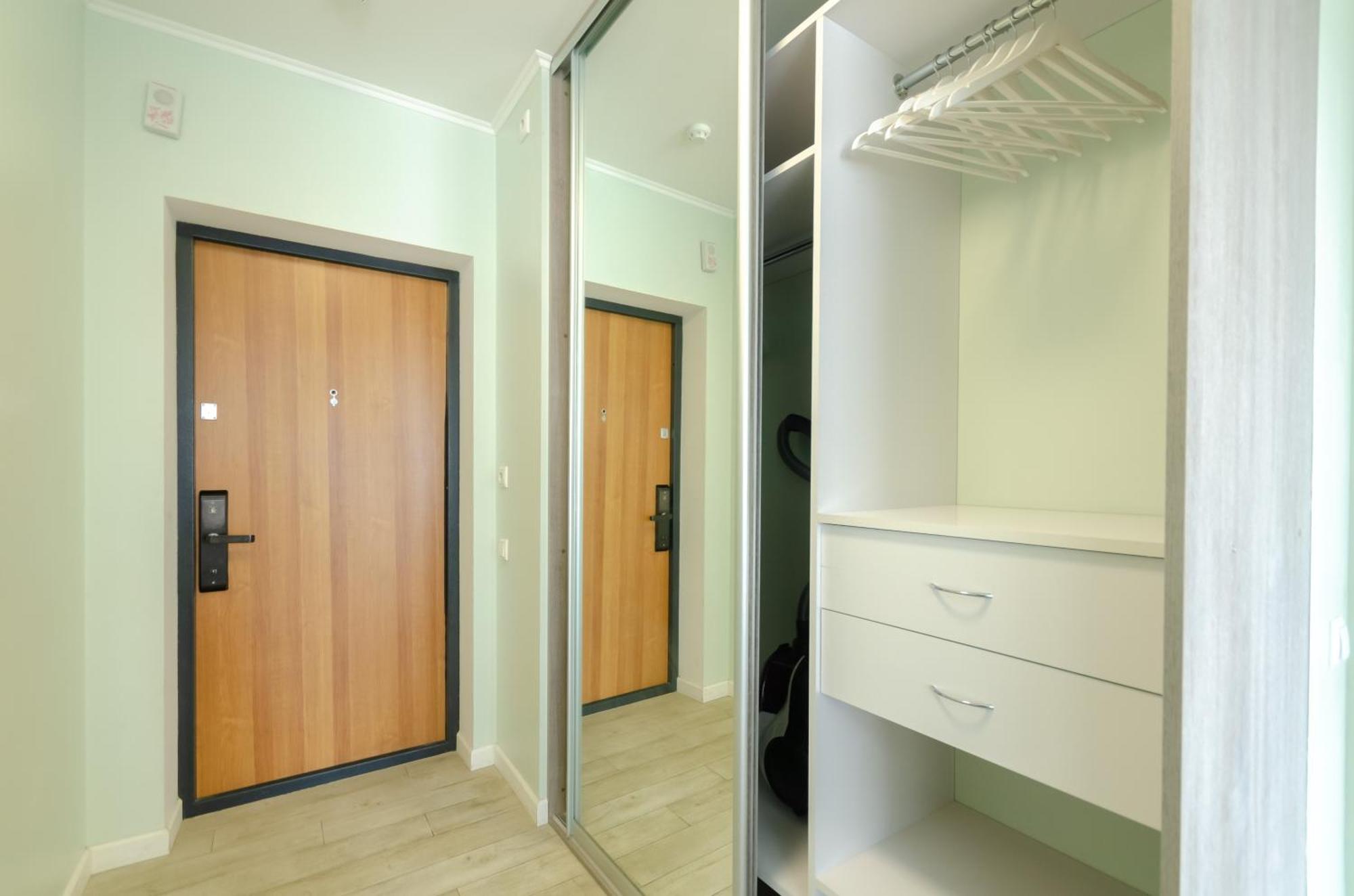 212 Petrovdom In Mint At Rc Kvartet Near Railway Station * Kyiv