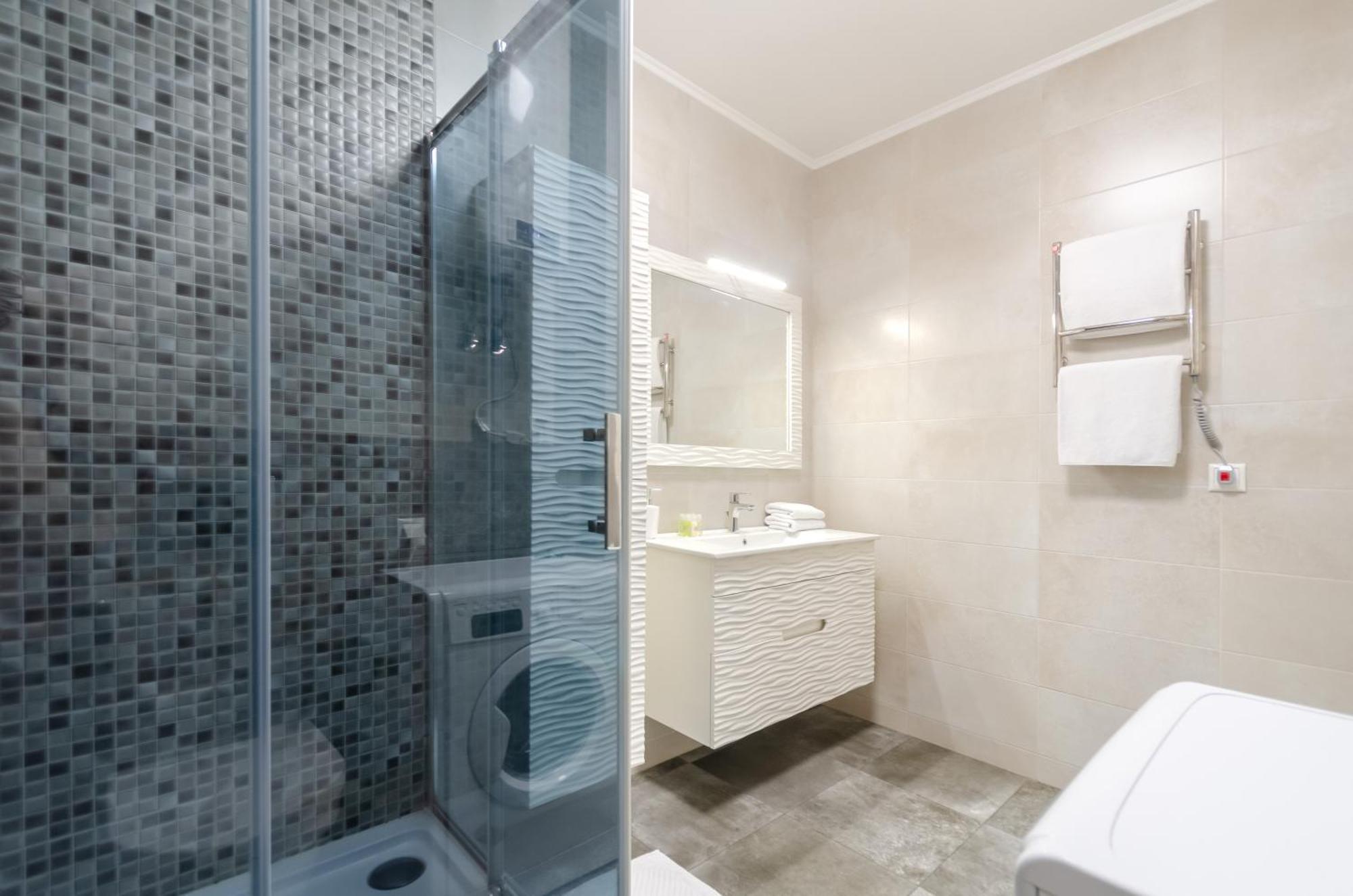 212 Petrovdom In Mint At Rc Kvartet Near Railway Station *