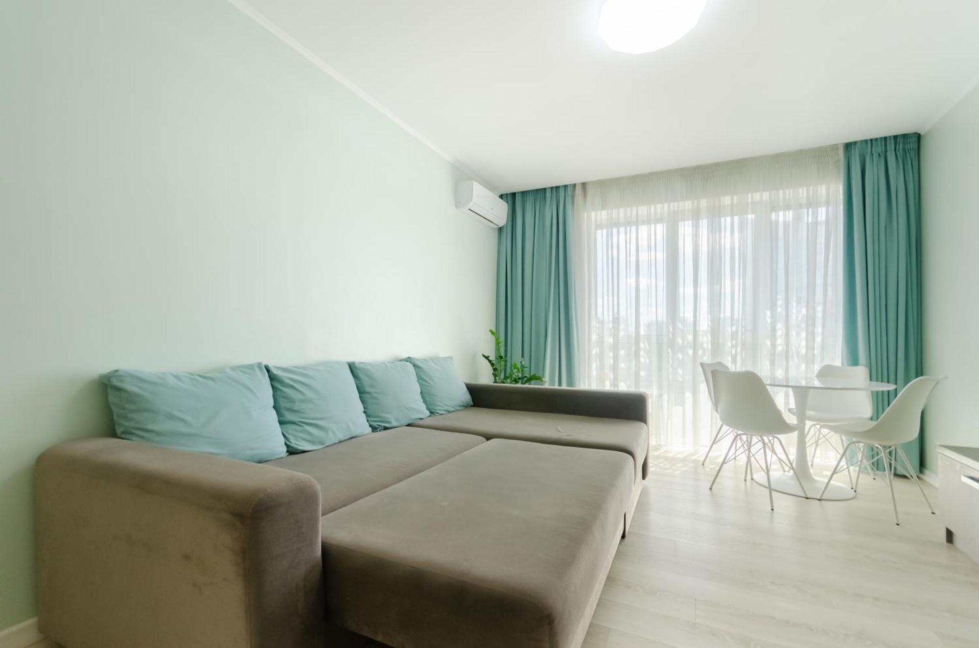 212 Petrovdom In Mint At Rc Kvartet Near Railway Station Kyiv
